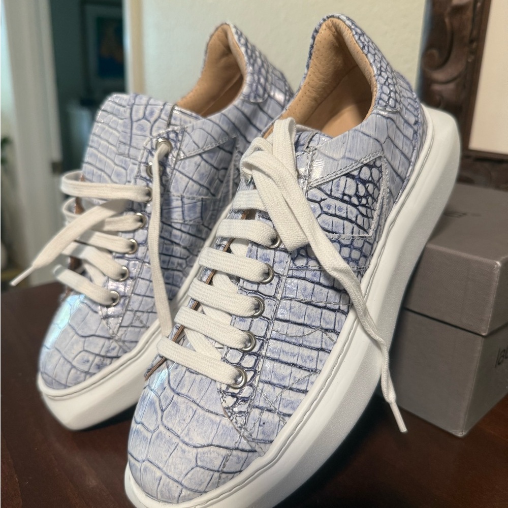 Stylish Croc-Embossed Sneakers - Size 37 - Laura Balleriva - New with Box
